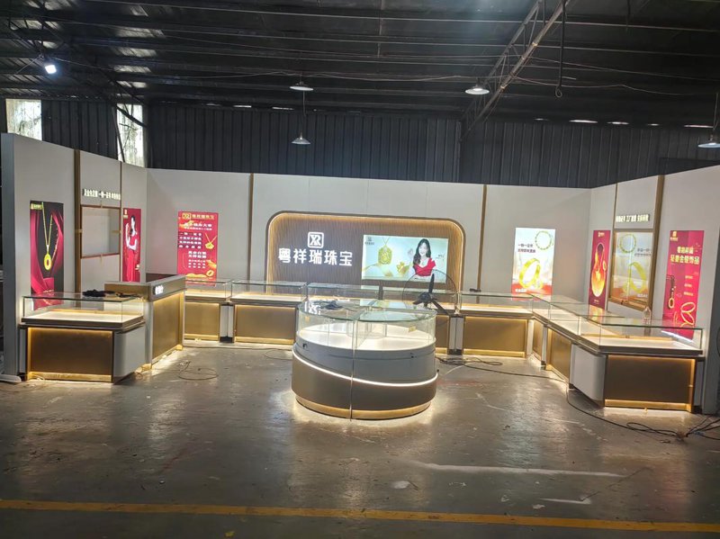 翡翠手镯:东方璀璨之光